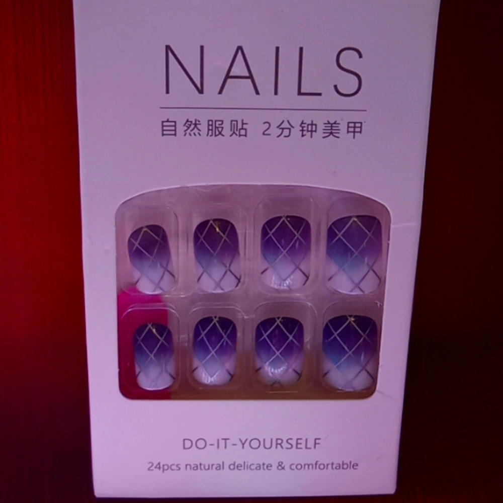 Press on nails